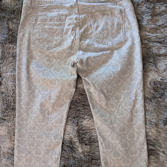 Capris - Picture 2 of 3